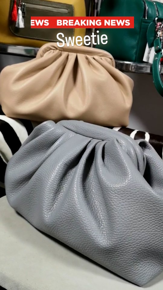 🌼 Ce culoare de primăvară îți inspiră cel mai mult stilul?
🐚 Și ce tip de piele ai alege pentru geanta ta ideală – netedă, texturată sau velur?
👀 Așteptăm cu nerăbdare să vedem ce combinații creative creezi! 🧡🤍💛
🔗 www.mcleather.ro
📲 WhatsApp: 0769 657 656
📌 Fiecare geantă – casual sau office, crossbody sau city – este personalizată până la ultimul detaliu: dimensiuni, barete, buzunare și combinații de piele, pentru un accesoriu unicat, lucrat manual în România.
#McLeather #GentiDinPieleLaComanda #PieleNaturala #Primavara #Culori Handmade ProduseRomanesti