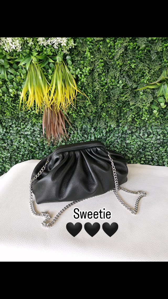 Black Sweetie 🖤🖤🖤
.
Poti solicita orice culoare sau tip de piele. ❤️
.
whatsapp 0769657656
.
www.mcleather.ro
.
#gentidinpielelacomanda #mcleather #sweetie #reduceri  #handmadewithlove